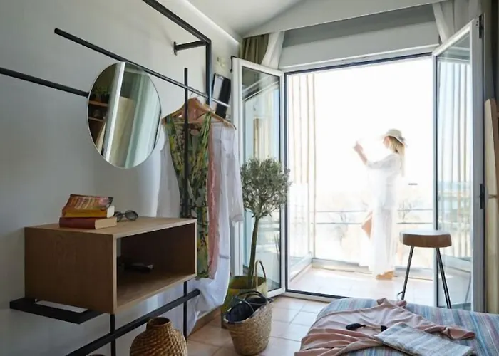 Menel The Tree House- Adults Only