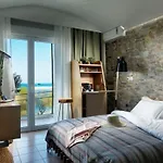 Menel The Tree House- Adults Only